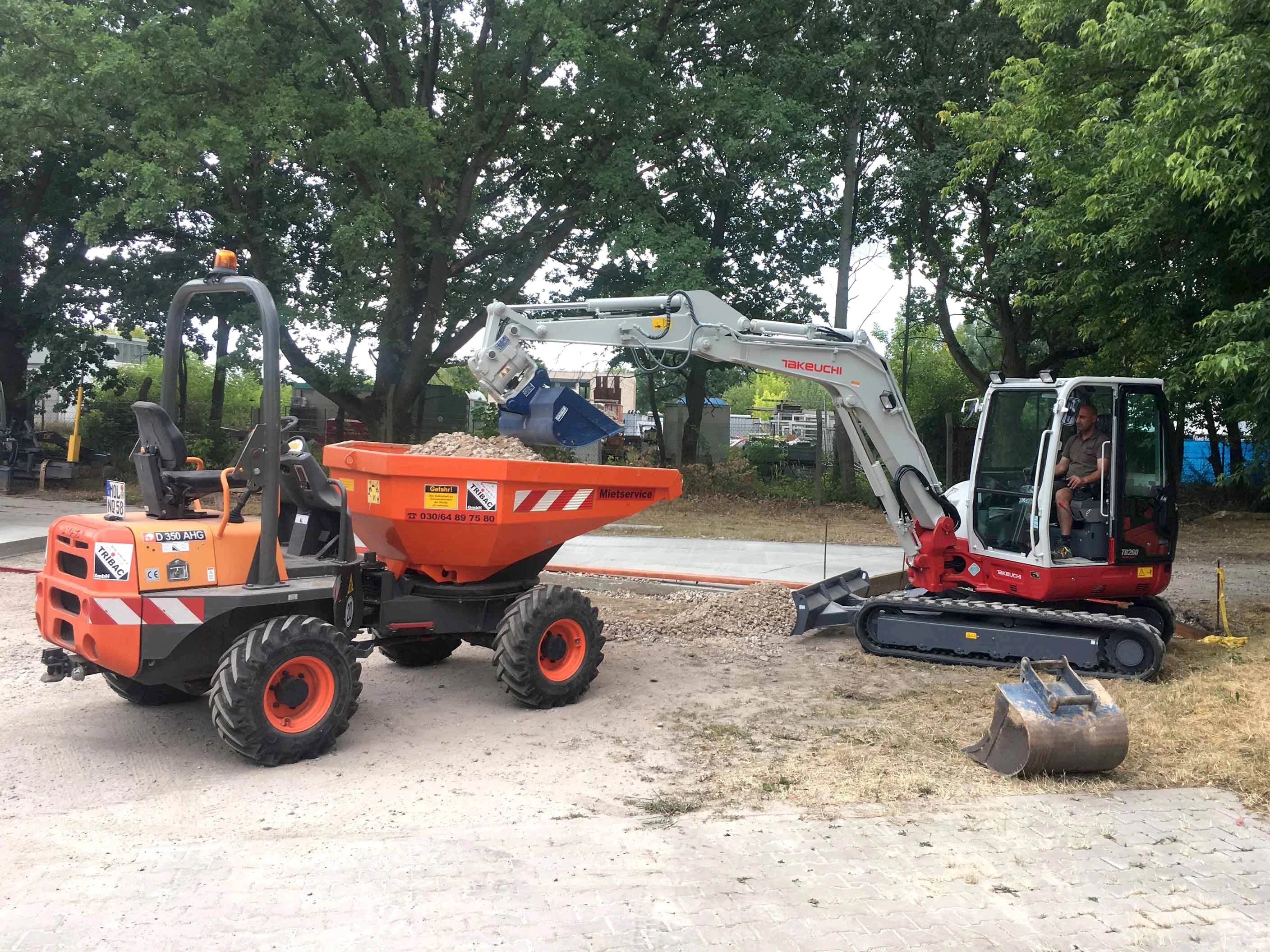 Dumper D350 und TB260